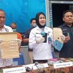 Konferensi pers terkait penangkapan pengedar narkoba di Tulungagung.