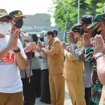 Bupati Pamekasan Baddrut Taman saat meluncurkan Program Gantana di Eks Rumah Sakit Lama, Jalan Kesehatan.