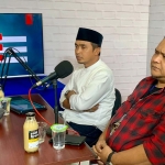 Wakil Wali Kota Pasuruan, Adi Wibowo, dan Wakil DPRD Kabupaten Pasuruan, Andre Wahyudi, saat mengikuti diskusi dalam rangka memperingati Hari Sumpah Pemuda ke-94.