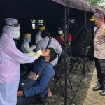 Para pengendara yang kedapatan tidak memakai masker saat dilakukan tes swab.