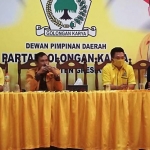 MKGR Golkar Gresik ketika menggelar rapat, Rabu (24/6) kemarin. foto: SYUHUD/ BANGSAONLINE