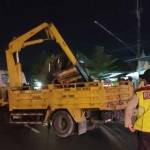 Kecelakaan antara mobil dan truk di depan Hotel Azana Style Madura, Kecamatan Pademawu, Pamekasan.