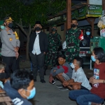 Satgas Covid-19 Kota Pasuruan kembali menggelar sidak dan swab on the road ke beberapa kafe dan warung di Kota Pasuruan, Senin (5/7/2021).