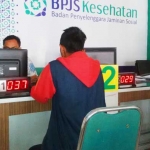 Warga saat mengurus keanggotaan BPJS