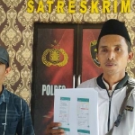 Korban penipuan melaporkan ke Polres Sampang. (Foto : MUTAMMIM/BANGSAONLINE.com)