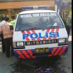 Mobil SIM keliling yang dipamerkan dalam apel siaga ketupat 2015. (foto: haris/BANGSAONLINE)