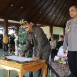 Wakil Bupati Pamekasan, RB Fattah Jasin, saat mengikuti apel kesiapsiagaan dalam rangka mengantisipasi bencana alam di Bumi Gerbang Salam.