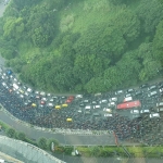 Kondisi penumpukan kendaraan yang terjadi di Bundaran Waru. foto: ist.