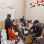 Penyiram cabai di Probolinggo saat diinterogasi polisi.