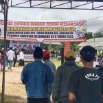 Masyarakat saat menggunakan hak pilihnya dalam Pilkades Tanah Merah Laok, Bangkalan.