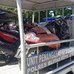 Dua motor yang tertabrak turut diamankan ke Mapolres Blitar Kota. foto: AKINA/ BANGSAONLINE