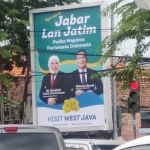 Baliho bergambar Ridwan Kamil dan Khofifah yang terpasang di kawasan Sidoarjo. foto: istimewa