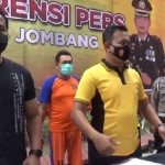 Kapolres Jombang, AKBP Agung Setyo Nugroho saat pers rilis penangkapan penjambret spesialis emak-emak.