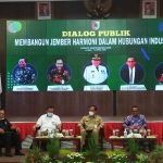 Pemkab Jember bersama Disnaker mengadakan dialog publik dalam rangka membangun harmonisasi hubungan industrial di Pendopo Wahyawibawagraha, Senin (12/4/2021). (foto: ist)