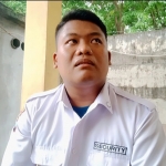 Bagas, Satpam Pabrik Kayu CV Batu Jajar saat menceritakan kronologi percobaan perampokan yang dialaminya di sekitar Taman Maramis.