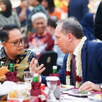 Pj Gubernur Jatim (kiri) bersama delegasi JWG saat acara welcome dinner