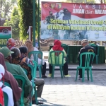 Kodim 0805/Ngawi menggelar vaksinasi untuk lansia di halaman Makodim Ngawi, Senin (19/4/2021). (foto: ist)