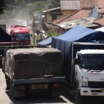 Kemacetan di jalan nasional Ajibarang - Bumiayu