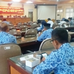 Bupati Bangkalan R. Abdul Latif Imron Amin saat menyampaikan nota keuangan R-APBD tahun 2020 dalam rapat paripurna di hadapan anggota DPRD Bangkalan di aula DPRD, Senin (18/11/2019).