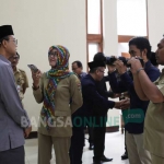 Kanang saat dikonfirmasi perihal rumor dirinya di-OTT KPK. foto: ZAINAL ABIDIN/ BANGSAONLINE