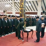 Bupati Malang Rendra Kresna saat melantik para Kepala Sekolah TK, SD dan SMP serta melantik koordinator pengawas sekolah di 33 Kecamatan di Pendopo Kabupaten Malang, Rabu (3/12). 