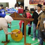 Wali Kota Batu Dewanti Rumpoko saat membuka Kejurnas Pencak Silat piala Kemenpora di GOR Gajah Mada Kota Batu.