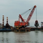 Suasana di Pelabuhan Gresik.