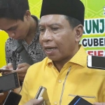 Plt Ketua DPD Partai Golkar Jatim, Zainudin Amali, SE saat memberi keterangan pers. foto: DIDI R/ BANGSAONLINE