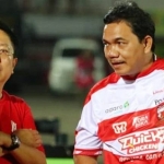 Presiden Klub Madura United, Achsanul Qosasi (kanan).