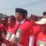 Sejumlah massa Tapal Kuda Nusantara saat hendak mengikuti Konser Satu Komando Joko Widodo di Surabaya.