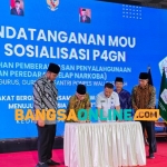 Kota Kediri dan Ponpes Wali Barokah Kota Kediri saat menandatangi MoU. FOTO: Muji Harjita/BANGSAONLINE