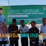 Ketua Komisi B DPRD Jatim, Aliyadi Mustofa, saat serap aspirasi nelayan di Pamekasan. Foto: DIMAS MAULANA SUGIANTO/BANGSAONLINE