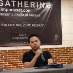 Abdus Somad, Founder Simpanaset.com, saat menjelaskan tentang platform simpanaset.com dalam konferensi pers, Senin (18/7/2022).