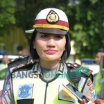 Kasat Lantas Polres Jombang, AKP Mellisa Amalia saat ditemui usai apel gelar pasukan di lapangan Pemkab setempat, Rabu (16/11). foto: RONY S/ BANGSAONLINE