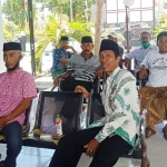 Sejumlah warga Desa Pakandangan Sangra saat mendatangi Kejaksaan Negeri Sumenep.