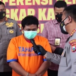 WS, Kades Klantingsari, saat dimintai keterangan oleh Kapolresta Sidoarjo, Kombes Pol. Kusumo Wahyu Bintoro.