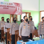 Kapolres Batu, AKBP I Nyoman Yogi Hermawan, saat mengikuti launching Vaksinasi Merdeka Anak di SDN Giripurno 02.