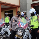 Kapolres Bojonegoro AKBP Eva Guna Pandia memastikan kendaraan personel dalam keadaan siap dipakai dan berfungsi dengan baik sangat pengamanan nanti malam.