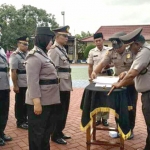 Kapolres Sumenep saat memimpin upacara sertijab Kasat dan Kapolsek Jajaran.