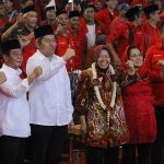 Cagub Jatim Tri Rismaharini dan Paslon SAE saat hadiri Rakercabsus PDIP Sidoarjo, Minggu (22/9/2024). Foto: Ist.