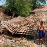 Kondisi rumah Sanidin usai disapu puting beliung.