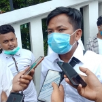 Zainuddin, S.H., Ketua Korwil Japri Jatim usai menyampaikan surat terbuka kepada Kajati Jatim, M. Dhofir. (foto: ist)