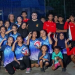 Bupati Kediri, Hanindhito Himawan Pramana, bersama anak-anak di Desa Turus, Kecamatan Gurah. Foto: Ist