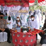 Bupati Achmad Fauzi meninjau pelaksanaan program vaksinasi di Ponpes Mathlabul Ulum  dan Ponpes Annuqayyah bersama Kapolres Sumenep, AKBP Rahman Wijaya dan Dandim 0827 Letkol Inf. Nur Cholis.