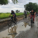 Salah satu ruas jalan poros desa (JPD) yang rusak.