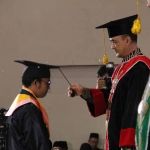 Rohmadi saat wisuda Pascasarjana Unipdu Jombang di Gelora Abi As’ad.