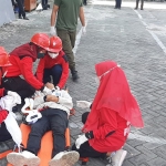 Simulasi penanganan gempa bumi di IAIN Madura. 