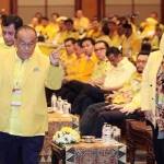 Ketum DPP Partai Golkar Munas Bali Aburizal Bakrie (depan), didampingi Wakil Ketua Umum Nurdin Halid saat Rapimnas di JCC, Jakarta, Minggu (24/1). foto MI
