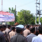 Apel kesiapsiagaan pengamanan Hari Buruh Sedunia di halaman Mapolres Ngawi, yang dipimpin oleh Wakapolres Ngawi, Kompol Achmad Robial, Rabu (1/5/2024).