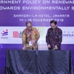 Penandatangan bantuan ruang training center pusat pelatihan dan sertifikasi gedung ITS. foto: ist